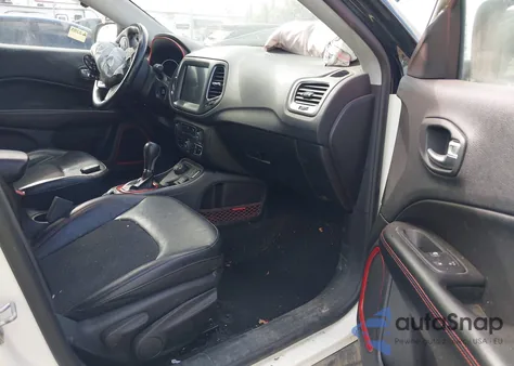 2019 Jeep Compass Trailhawk 4X4 z USA, uszkodzony, nr VIN 3C4NJDDB3KT671092